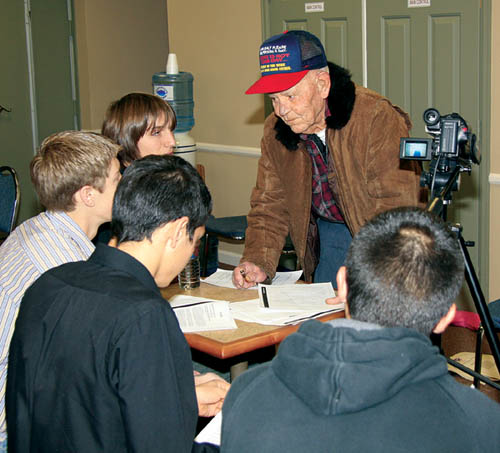 World War II veteran Dale Case talks to Coronado High
students  (from top) Dylan Witte, Ryan Woolridge, Dusty Solis and Chris Gill during their interview of him for the Library of Congress Jan. 15.
Westside Pioneer photo