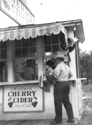 The cider stand outside Steves Market in 1951 or 52.
Courtesy of Glenna Brock