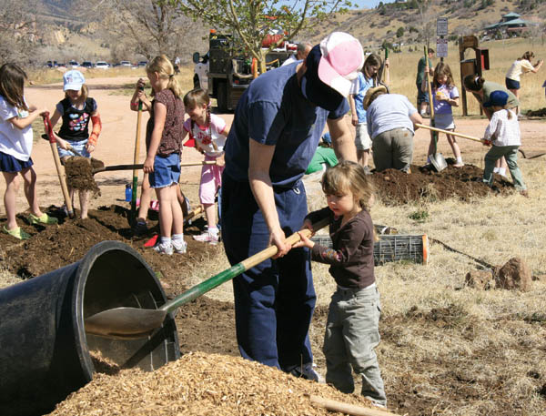 Bren Triplett and his 4-year-old daughter Caroline, who is in pre-Kindergarten at Howbert Elementary, help plant 
four new Toba Hawthorn trees in a grove at the southeast end of Rock Ledge Ranch as part of Earth Day activities April 19. Howbert School and Howbert Brownie 
Troop #476 each donated a Toba tree.
Westside Pioneer photo
