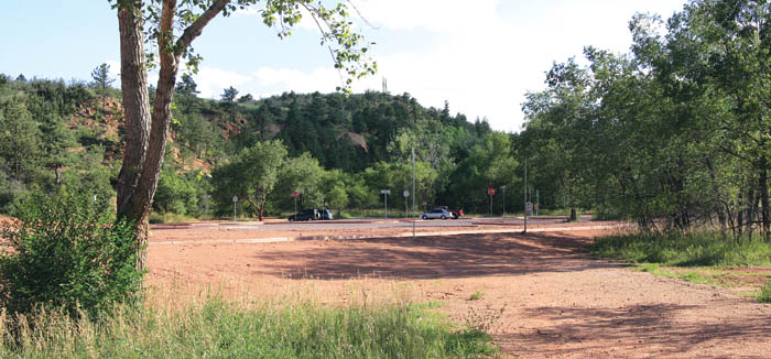 Before (above) and after shots of the Family Picnic Area
and new parking lot are shown. Both shots look south from
close to the same spot. The before shot was taken shortly
after construction started on the area in June. The after 
photo was shot this week. The area will be opened to the 
public this weekend - although some finish work is still 
needed, according to City Parks. The picnic area itself is in 
the cottonwood trees just beyond the lot. A volunteer 
project to plant grass, shrubs and trees around the lot is 
planned for October. 
Westside Pioneer photos