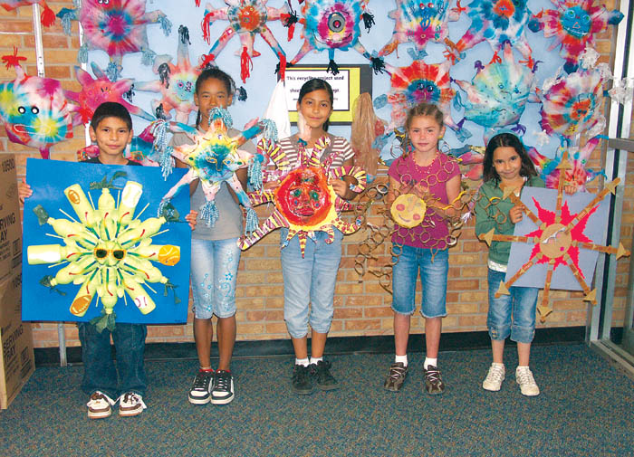 With classmates work on the same project as a backdrop,
Jackson Elementary art students (from left) Felix Gutierrez,
Kali Peltier, Alondra Serna, Gabrielle Hemphill and Marlie Groshans hold up their work.
Westside Pioneer photo