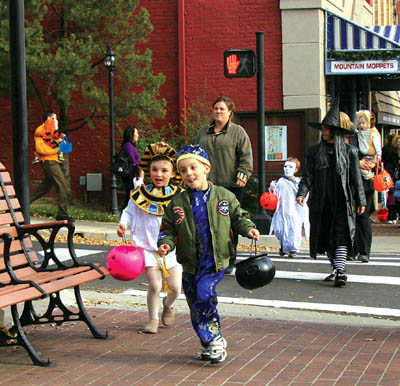 Eager trick-or-treaters just west of 26th Street run along Colorado Avenue to the next candy stop during Safe Treats Oct. 31.
Westside Pioneer photo