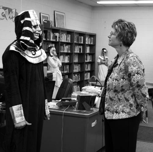 West Middle School seventh-grader Tiondrae Pier reenacts Menes, the first known pharaoh, for school board member Jan 
Tanner Nov. 24 in the school library. Two other young pharaohs are in background.
Westside Pioneer photo
